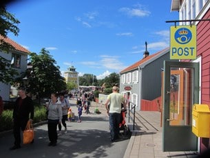 Bråkmakargatan är platsen där man hittar posthuset och de olika souvenirbutikerna. Gatan från filmen om Lotta från Bråkmakargatan. 