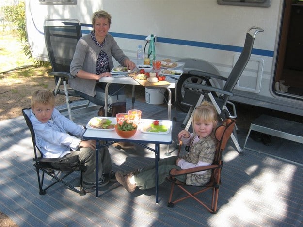 På turen til Sydfrankrig, testede CampingDanmark.dk denne Adria Classica, samt Isabella Magnus solsejl
