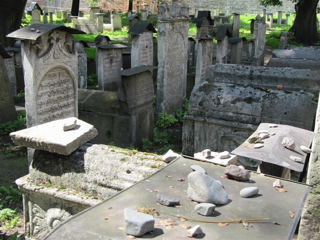 Judiska gravstenar från 1400 -1700 talet