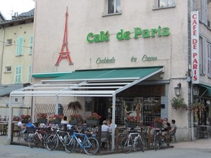 Bourg d´Oisans är en trevlig stad med massor av caféer