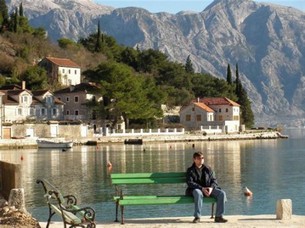 Vila vid hamnen i Perast