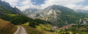 Panorama av Picos de Europa