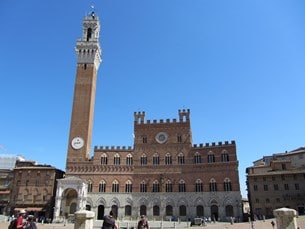 Rådhuset i Siena ha inspirerat arkitekten bakom Köpenhamns rådhus. 