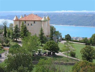Chateau Aguines, högt upp över Lac St. Croix