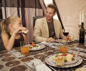 Tack vare Outwells sinne för tillbehör kommer 2009-serien hela vägen runt och gör campinglivet mera bekvämt, praktiskt och behagligt. Serien är mer funktionell, allsidig och designorienterad än någonsin tidigare.