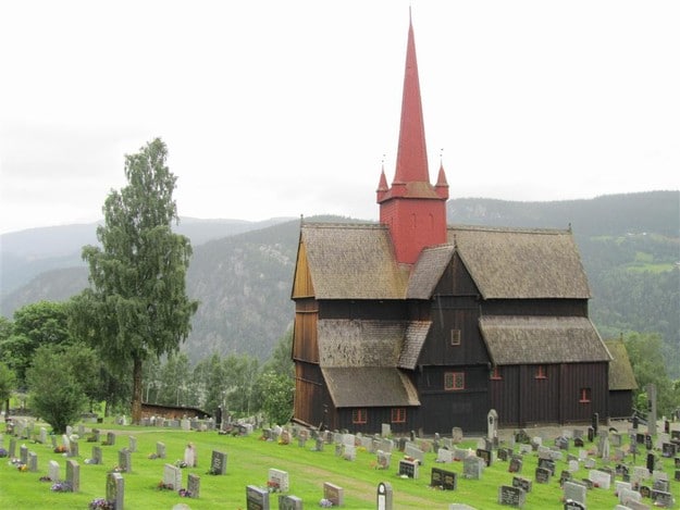 Ringebu stavkyrka som är en av 28 kvarvarande stavkyrkor i Norge. En gång fanns det över 1000 stycken av dem