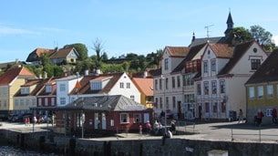 Hamnstaden Gudhjem är en trevlig stad med färjeförbindelse till Christiansö.