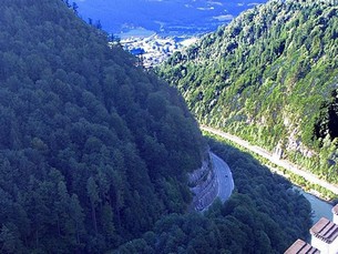 Utsikt från Burg Hohenwerfen, känd som Örnnästet