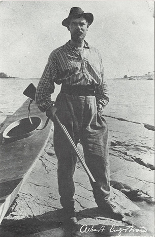 Albert Engström på jakt med kajak.