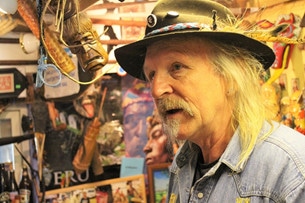 Kannibalmuseet i Önneköp där Arnold visar sin samling.