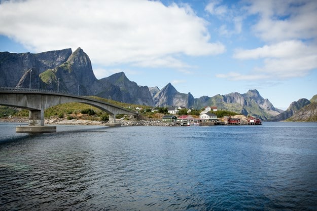 Bron över till Hamnöya.

