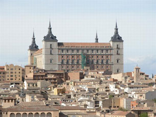 Fästningen Alcázar är bara ett av Toledos imponerande byggnadsverk, vilket vittnar om en imponerande storhetstid.