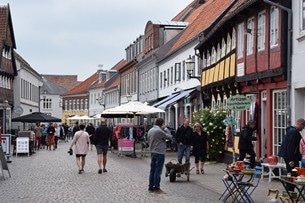 Ribe med sin gågata och välbevarade stadskärna är väl värt ett besök.