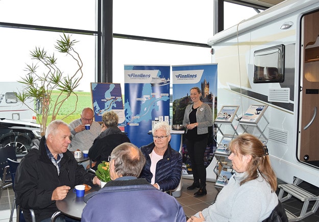 Besökarna blev bjudna på gulaschsoppa och kaffe med kakor. 