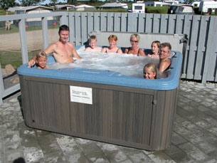 FDM Holbæk Camping ligger ända ner till fjorden, men har ändå både swimmingpool och spa