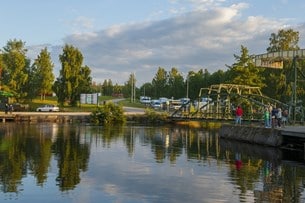 Camping och ställplatser ligger i närheten.