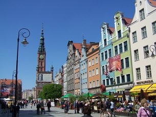 Det finns många mysiga uteserveringar i centrala Gdansk 