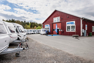 Hansen Caravan har ett nära samarbete med Hymer Center och är återförsäljare av de tre tyska varumärkena Hymer, Carado och Eriba. 