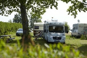 Den svenska naturen och välskötta anläggningar med hög standard, är två anledningar till ökat antal gästnätter på campingar.