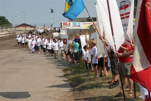 På måndagen tågade 1500 medlemmar i de fyra nordiska camparorganisationerna tillsammans när den nordiska campingträffen invigdes