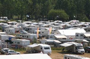 Det är imponerande syn med 600 husvagns- och husbilsekipage samlade