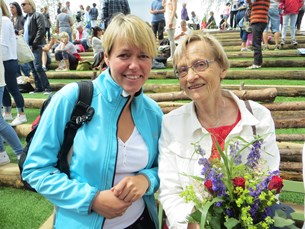 Chefredaktör Anne-Vibeke Isaksen tillsammans med Astrid Lindgrens dotter Karin Nyman.