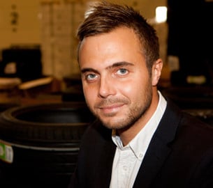 Jon Persson är produktchef på Nokian Tyres och uppmanar till att kolla däcken inför höstens bilkörningar.