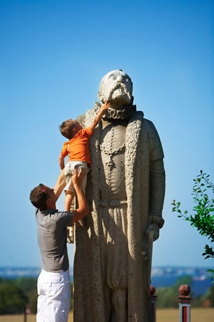 Tycho Brahe satte Ven på kartan då han på 1500-talet byggde sitt slott Uranienborg och observatoriet Stjerneborg mitt på ön.