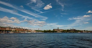 Stockholms sevärdheter ingår i turen.