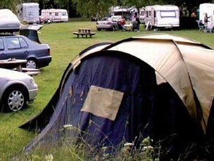 Bara 2 km från Hardangerfjorden ligger Odda camping.