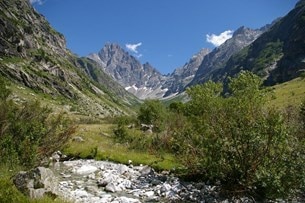 Hisnande miljöer i Alperna. 