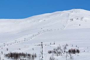 Det går att köra in en barnvagn eller rullstol i någon av gondolerna och på så sätt ta sig upp för att njuta av den vackra utsikten, säger

Pontus Lindh, Marknadsansvarig på Hemavan Alpint.