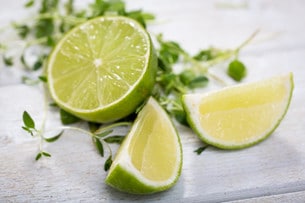 Lime är en frisk smakhöjare till en av sommarens goda såser.