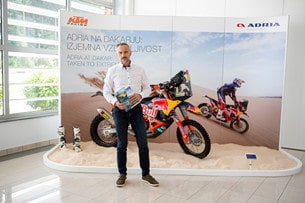Neil Morley , marketing director på Adria, är en hängiven motorcyklist. Han har arrangerat flera olika samarbeten mellan Adria och stora tävlingar.