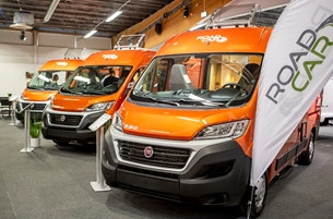 Tumbo säljer plåtisar från fem märken. Här Road Car i läcker färgsättning. 