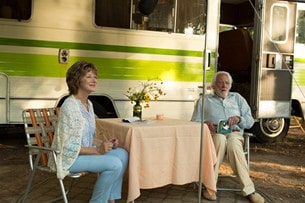Helen Mirren spelar den svårt cancersjuka Ella Spencer och Donald Sutherland spelar John Spencer, som lider av tilltagande demens. 