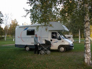 Husbilen har allt vad vi behöver, så kraven på campingplatsen är av mindre vikt.