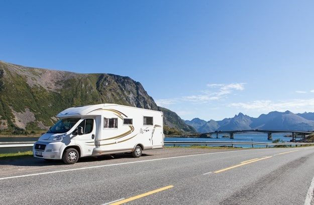 Resan genom de vackra öarna i Lofoten gjordes med en McLouis Mc4-74G. 