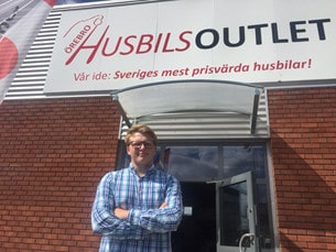 Här spenderade Gabriel sitt sommarlov – på Örebro Husbilsoutlet.
