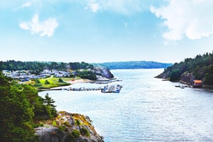 Daftö Resort är en femstjärnig året runt-öppen semesteranläggning på Bohuskusten utanför Strömstad.