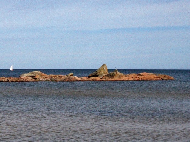 Vänern är Europas tredje största insjö, och därför påminner skärgården i insjön mest om en kustidyll, även om vattnet inte är salt.