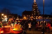 Både julmarknad och julskyltning i Åhus.