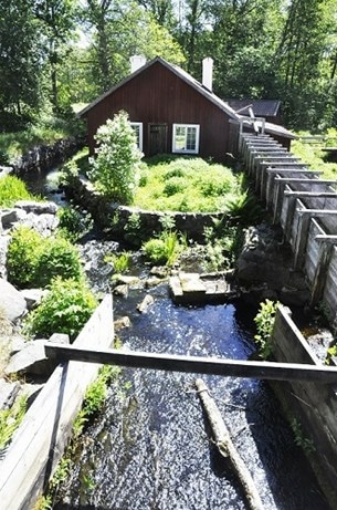 Wira Bruk är nu en idyllisk plats, men så har det inte alltid varit.
