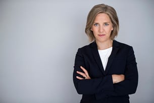 Miljöminister Karolina Skog räknar med att premien kommer ge en överflyttning av transporter från bil till elcykel. 