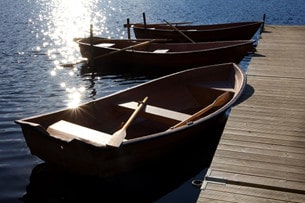 Man kan hyra båt och fiska på Långasjön.