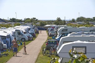 Skrea Camping är fyrstjärnig och ligger vackert nära Skrea strand. 