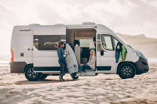 Plåtisen Cliff finns i fyra modeller. Kan nu även fås i röd specialversion.