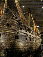 Regalskeppet Vasa är imponerande när man står vid dess fot.