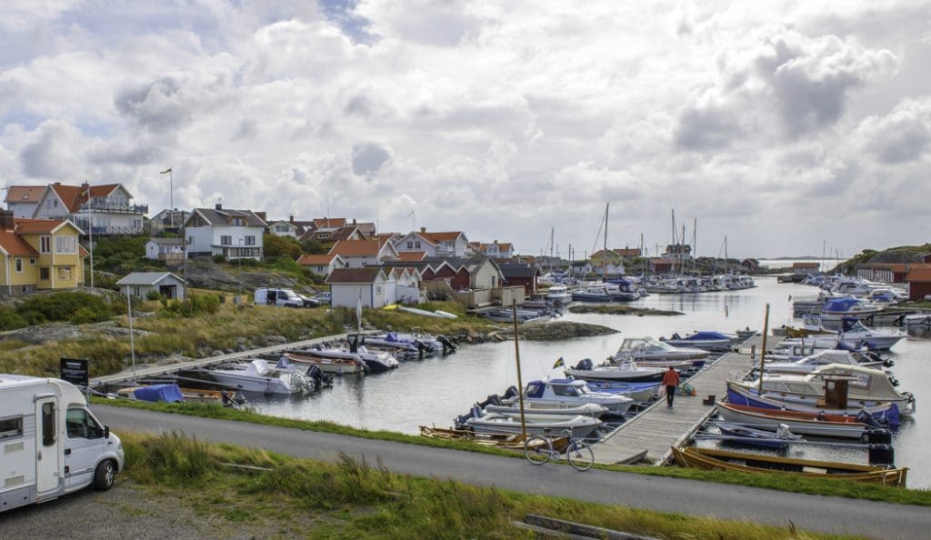 Att ta sig till och från Öckerö går lika bra med båt, bil eller buss från centrala Göteborg. 