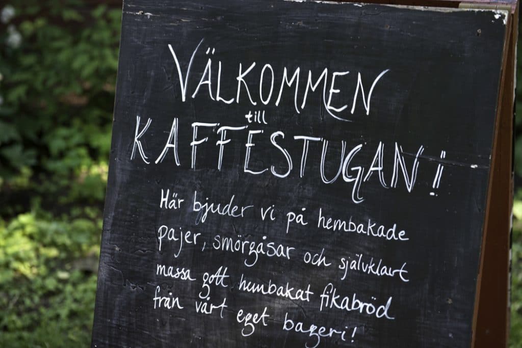 Här finns kaffestuga, handelsbod, galleri och konsthall.